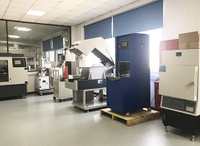 Laboratorium aspal. untuk mempersiapkan spesimen